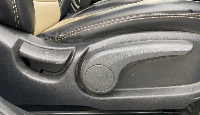 2019 Hyundai Elite i20 SPORTZ PLUS 1.2, Petrol, Manual, 53,547 km, Driver Side Adjustment Panel