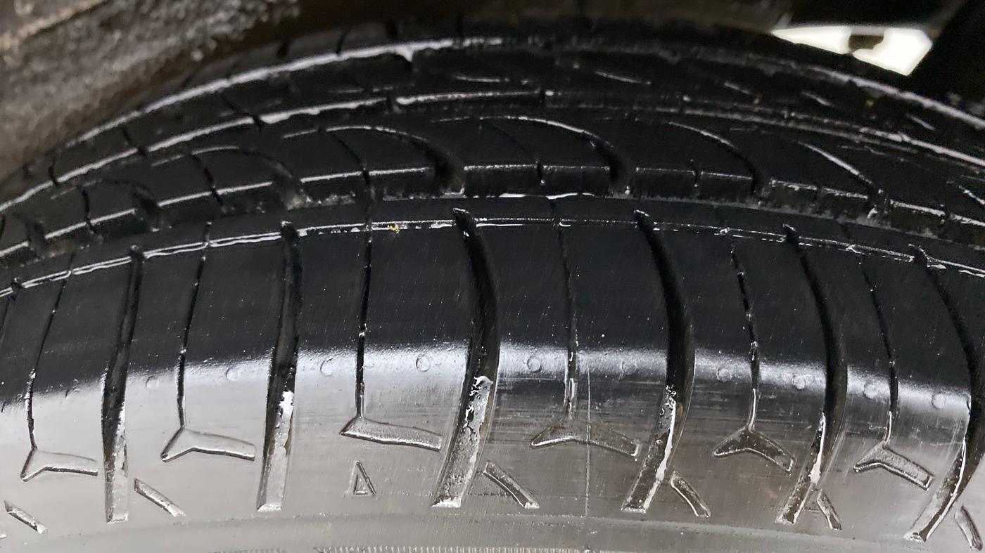2014 Maruti Wagon R Stingray VXI, Petrol, Manual, 56,743 km, Left Rear Tyre Tread