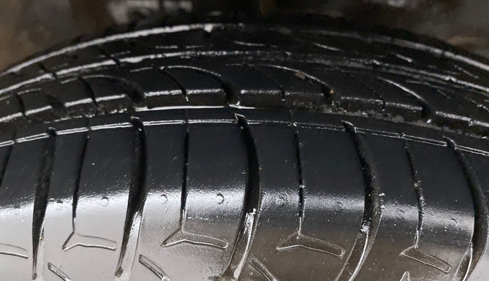 2014 Maruti Wagon R Stingray VXI, Petrol, Manual, 56,743 km, Right Front Tyre Tread