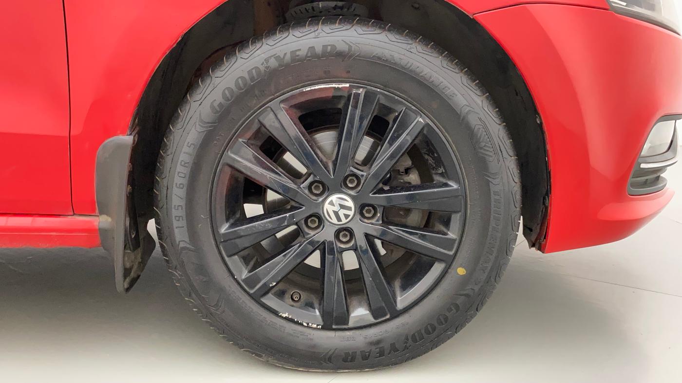 2015 Volkswagen Polo GT TSI AT, Petrol, Automatic, 1,05,518 km, Right Front Wheel
