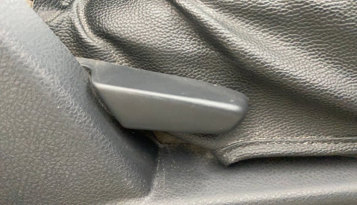 2016 Renault Duster 110 PS RXL 4X2 AMT, Diesel, Automatic, 77,608 km, Driver Side Adjustment Panel