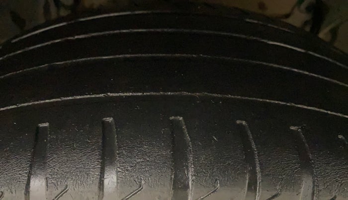 2016 Renault Duster 110 PS RXL 4X2 AMT, Diesel, Automatic, 77,608 km, Right Front Tyre Tread