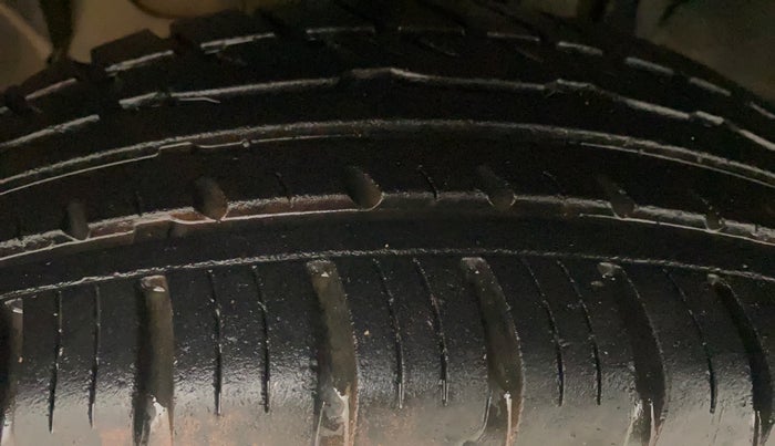 2016 Renault Duster 110 PS RXL 4X2 AMT, Diesel, Automatic, 77,608 km, Left Front Tyre Tread