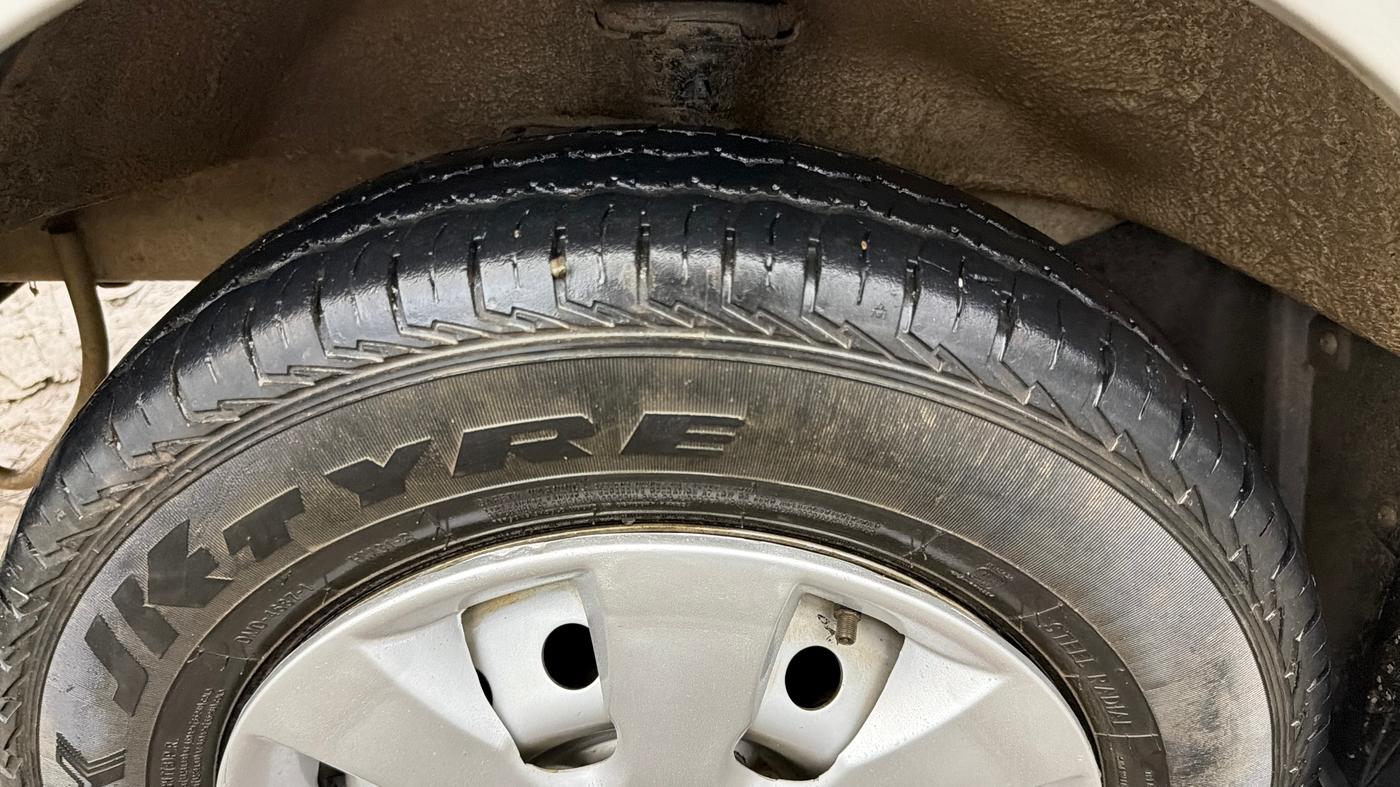 2024 Maruti Eeco 5 Str Ac CNG (O) , CNG, Manual, 27,208 km, Left Front Tyre Tread
