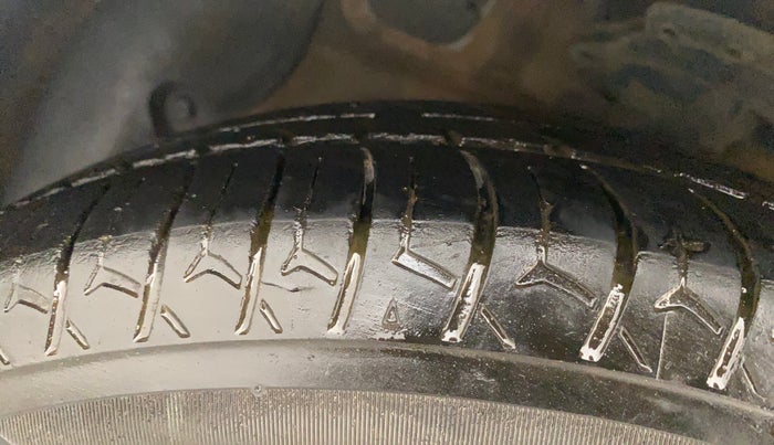 2016 Hyundai Grand i10 ASTA (O) AT 1.2 KAPPA VTVT, CNG, Automatic, 75,556 km, Left Front Tyre Tread