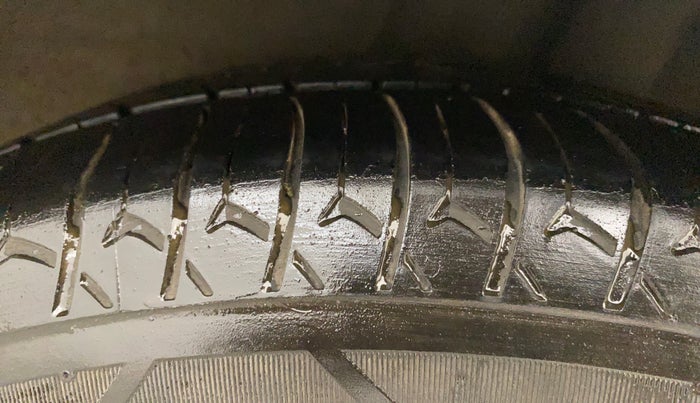 2016 Hyundai Grand i10 ASTA (O) AT 1.2 KAPPA VTVT, CNG, Automatic, 75,556 km, Left Rear Tyre Tread