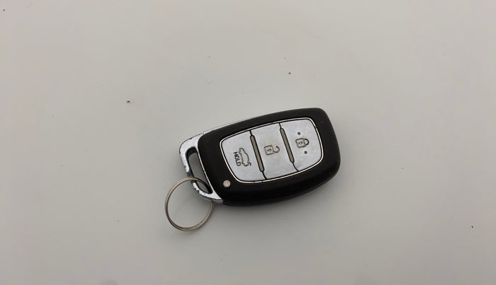 2016 Hyundai Grand i10 ASTA (O) AT 1.2 KAPPA VTVT, CNG, Automatic, 75,556 km, Key Close Up