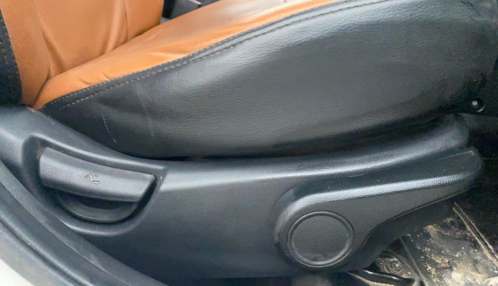 2016 Hyundai Grand i10 ASTA (O) AT 1.2 KAPPA VTVT, CNG, Automatic, 75,556 km, Driver Side Adjustment Panel