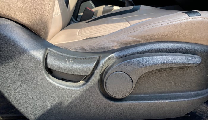 2016 Hyundai Creta SX PLUS 1.6 DIESEL, Diesel, Manual, 82,000 km, Driver Side Adjustment Panel