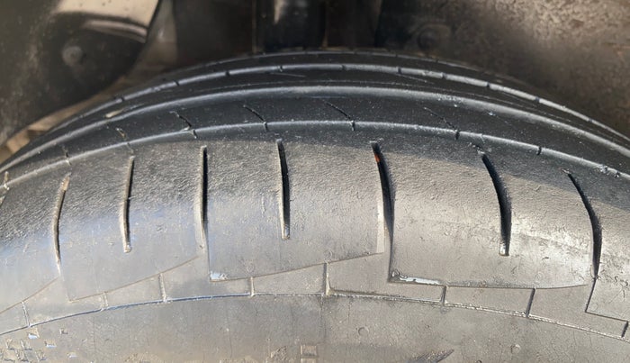 2016 Hyundai Creta SX PLUS 1.6 DIESEL, Diesel, Manual, 82,000 km, Right Rear Tyre Tread