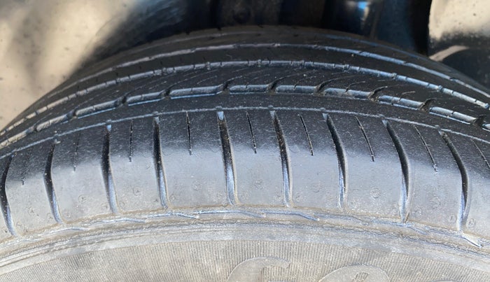 2016 Hyundai Creta SX PLUS 1.6 DIESEL, Diesel, Manual, 82,000 km, Left Rear Tyre Tread