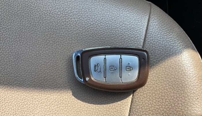 2016 Hyundai Creta SX PLUS 1.6 DIESEL, Diesel, Manual, 82,000 km, Key Close Up