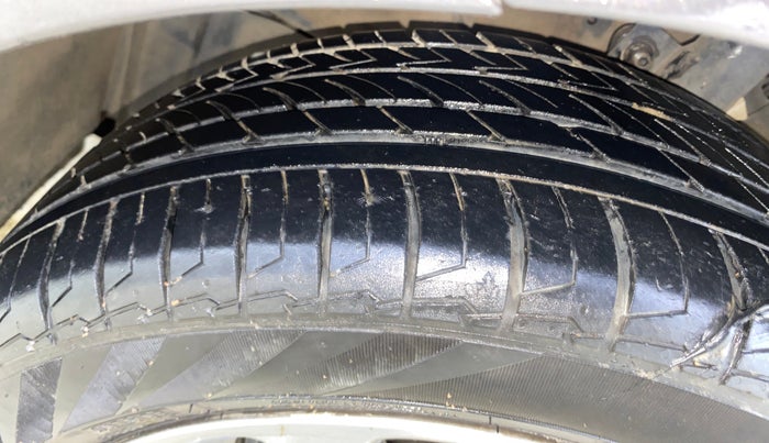 2016 Maruti Baleno ZETA CVT PETROL 1.2, Petrol, Automatic, 63,079 km, Left Front Tyre Tread