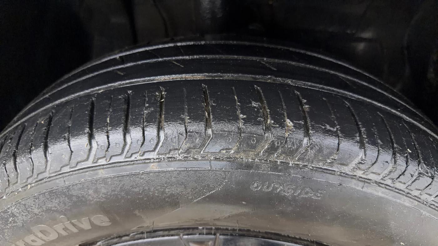 2023 Tata PUNCH ADVENTURE AMT, Petrol, Automatic, 51,819 km, Right Front Tyre Tread