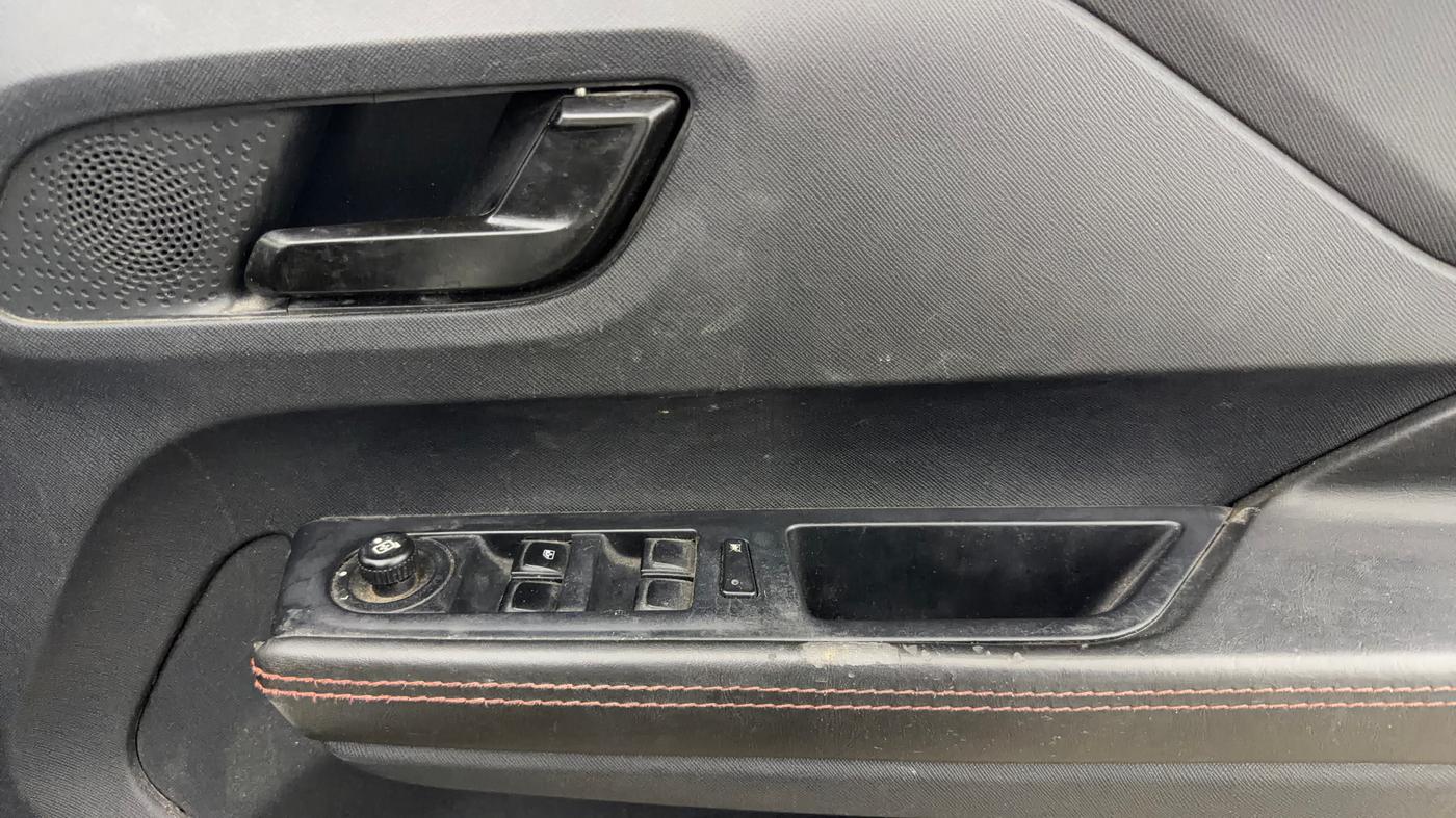 2023 Tata PUNCH ADVENTURE AMT, Petrol, Automatic, 51,819 km, Driver Side Door Panels Control