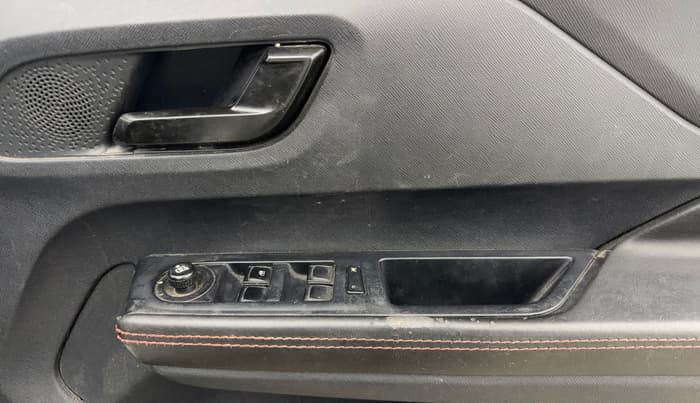 2023 Tata PUNCH ADVENTURE AMT, Petrol, Automatic, 51,819 km, Driver Side Door Panels Control