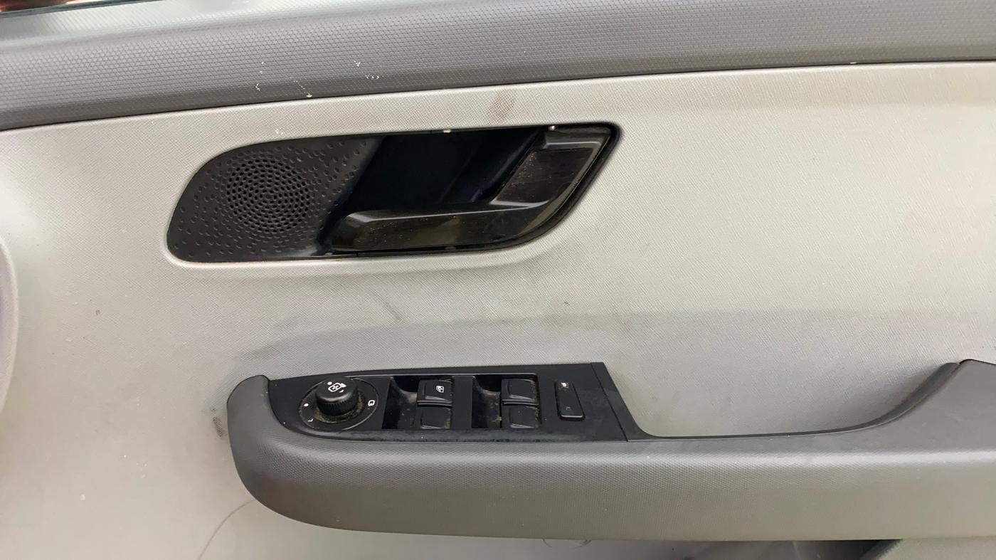 2020 Tata ALTROZ XM PLUS PETROL, Petrol, Manual, 69,456 km, Driver Side Door Panels Control