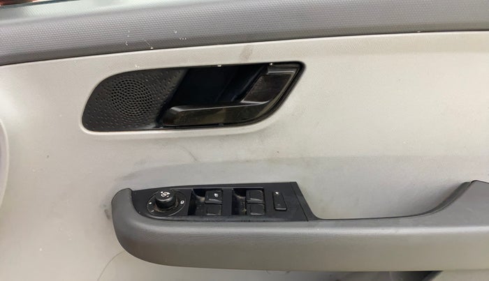 2020 Tata ALTROZ XM PLUS PETROL, Petrol, Manual, 69,456 km, Driver Side Door Panels Control