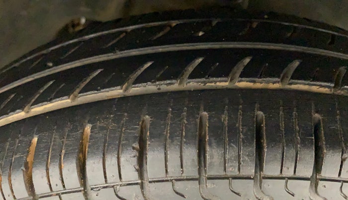 2014 Maruti Alto 800 LXI, Petrol, Manual, 23,584 km, Right Front Tyre Tread