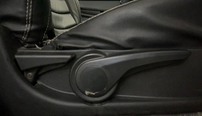 2019 Tata Tiago XZA PETROL, Petrol, Automatic, 90,063 km, Driver Side Adjustment Panel