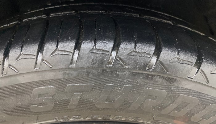 2013 Hyundai Verna FLUIDIC 1.6 VTVT SX, Petrol, Manual, 1,07,943 km, Right Front Tyre Tread