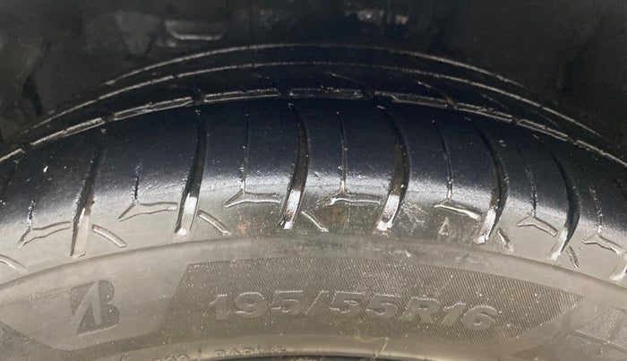 2013 Hyundai Verna FLUIDIC 1.6 VTVT SX, Petrol, Manual, 1,07,943 km, Left Front Tyre Tread