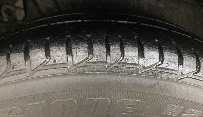 2013 Hyundai Verna FLUIDIC 1.6 VTVT SX, Petrol, Manual, 1,07,943 km, Right Rear Tyre Tread
