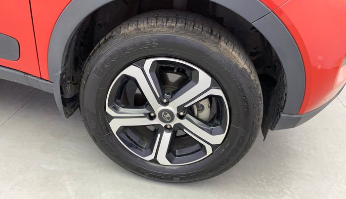 2022 Tata NEXON XZA PLUS DIESEL, Diesel, Automatic, 17,954 km, Right Front Wheel