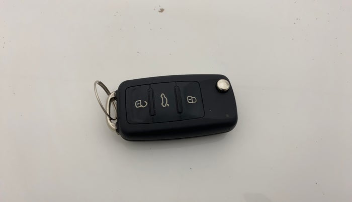 2016 Volkswagen Ameo HIGHLINE1.2L, Petrol, Manual, 32,487 km, Key Close Up