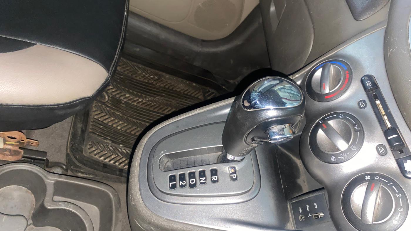 2013 Hyundai i10 SPORTZ 1.2 AT, Petrol, Automatic, 29,495 km, Gear Lever