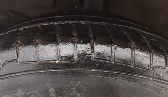 2013 Honda Amaze 1.2L I-VTEC S, Petrol, Manual, 66,924 km, Left Front Tyre Tread