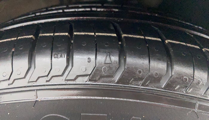 2018 Volkswagen Ameo HIGHLINE PLUS 1.0, Petrol, Manual, 65,371 km, Right Front Tyre Tread