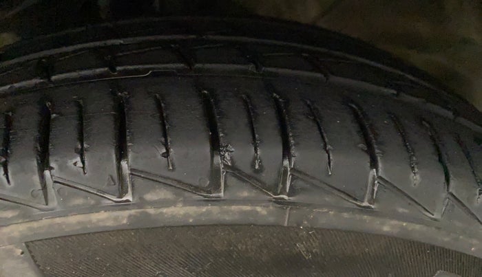 2020 Maruti Alto VXI PLUS, Petrol, Manual, 25,184 km, Left Front Tyre Tread