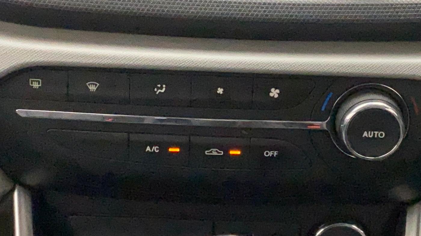 2020 Tata ALTROZ XZ PETROL, Petrol, Manual, 62,096 km, Automatic Climate Control