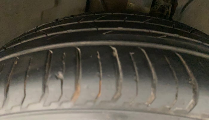 2020 Tata ALTROZ XZ PETROL, Petrol, Manual, 62,096 km, Right Front Tyre Tread