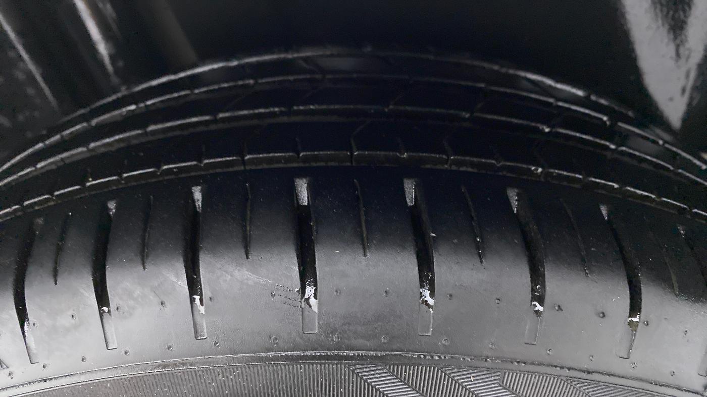 2021 Maruti Ciaz ALPHA 1.5 AT SHVS, Petrol, Automatic, 7,674 km, Right Rear Tyre Tread