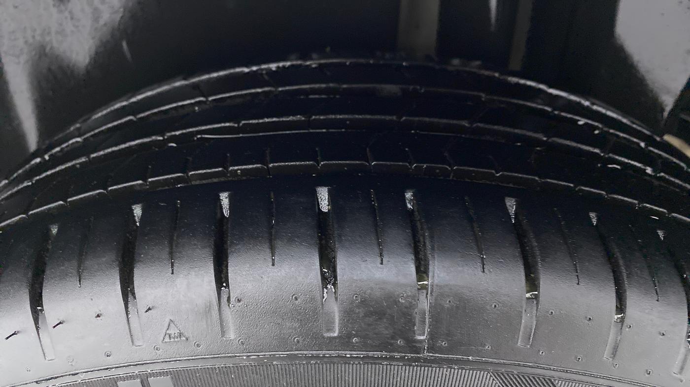 2021 Maruti Ciaz ALPHA 1.5 AT SHVS, Petrol, Automatic, 7,674 km, Left Rear Tyre Tread
