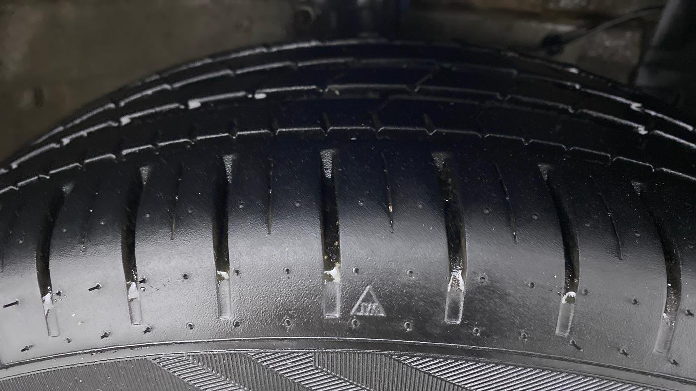 2021 Maruti Ciaz ALPHA 1.5 AT SHVS, Petrol, Automatic, 7,674 km, Right Front Tyre Tread