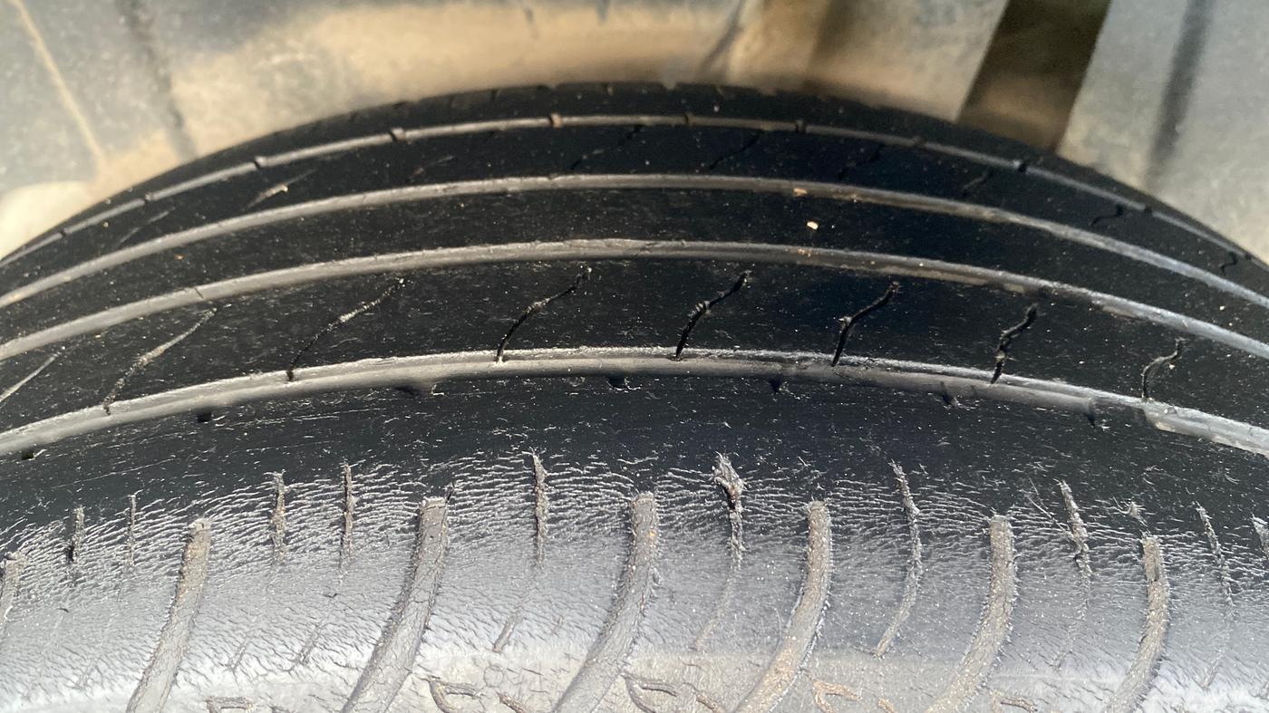 2022 Maruti XL6 ZETA AT, Petrol, Automatic, 55,305 km, Left Rear Tyre Tread