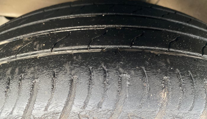 2022 Maruti XL6 ZETA AT, Petrol, Automatic, 55,305 km, Left Front Tyre Tread