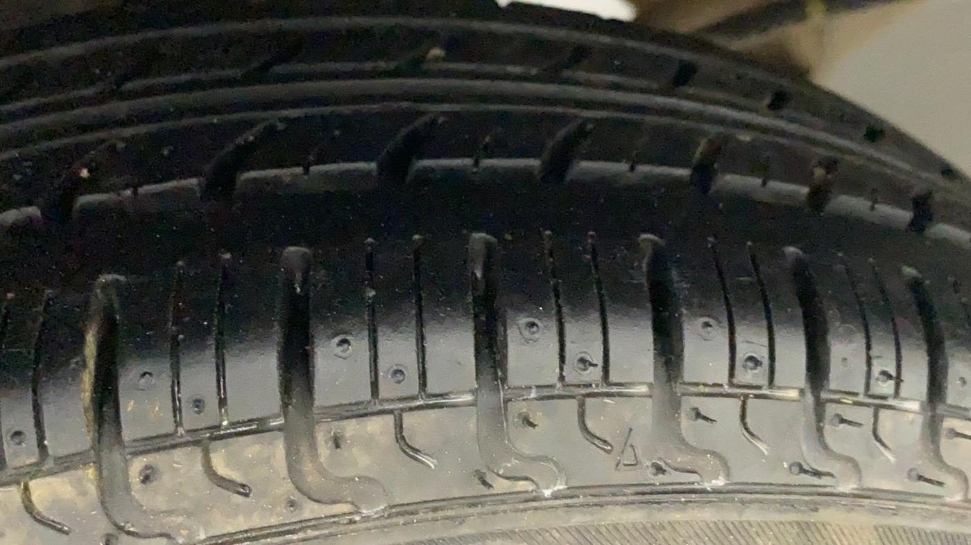 2010 Maruti Alto K10 VXI, Petrol, Manual, 60,477 km, Right Rear Tyre Tread