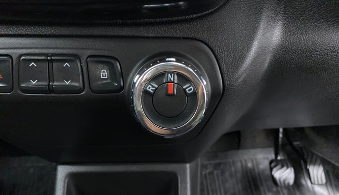 2017 Renault Kwid RXT 1.0 EASY-R AT OPTION, Petrol, Automatic, 13,881 km, Gear Lever