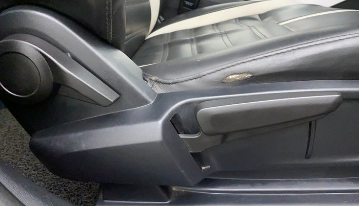 2020 Tata ALTROZ XZ 1.2, Petrol, Manual, 34,745 km, Driver Side Adjustment Panel