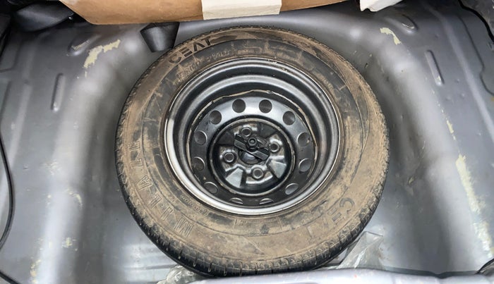 2016 Hyundai Eon ERA +, Petrol, Manual, 1,04,823 km, Spare Tyre