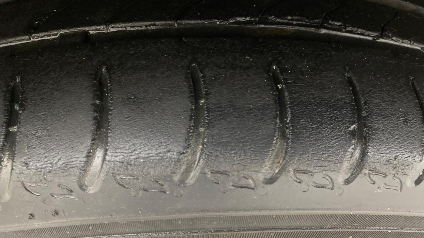2021 Skoda KUSHAQ STYLE 1.0L TSI AT, Petrol, Automatic, 53,781 km, Left Front Tyre Tread