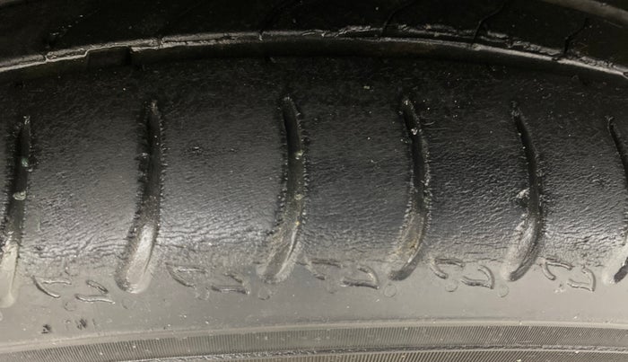 2021 Skoda KUSHAQ STYLE 1.0L TSI AT, Petrol, Automatic, 53,781 km, Left Front Tyre Tread