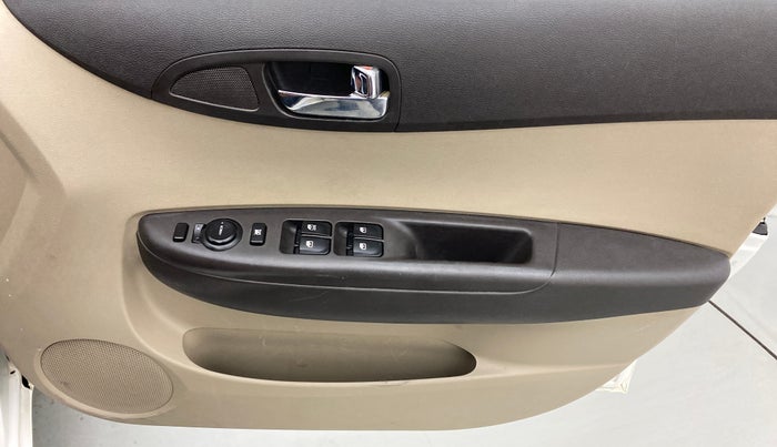 2013 Hyundai i20 MAGNA (O) 1.2, Petrol, Manual, 89,318 km, Driver Side Door Panels Control