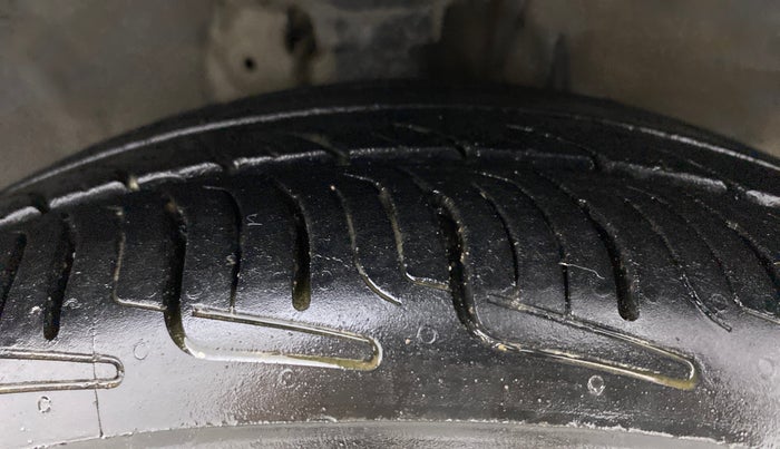 2013 Hyundai i20 MAGNA (O) 1.2, Petrol, Manual, 89,318 km, Right Front Tyre Tread