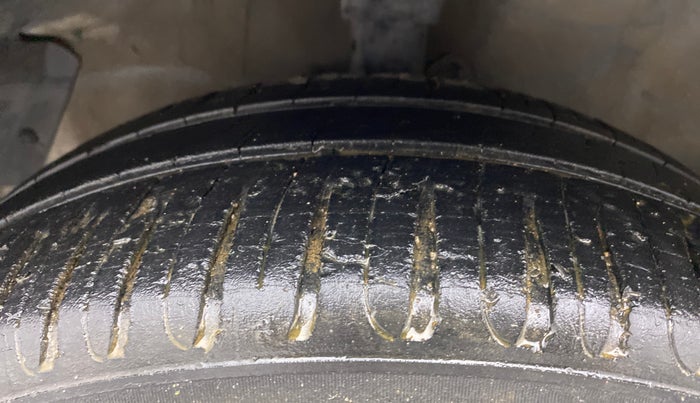 2013 Hyundai i20 MAGNA (O) 1.2, Petrol, Manual, 89,318 km, Left Front Tyre Tread