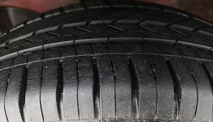 2014 Honda Brio 1.2 S MT I VTEC, Petrol, Manual, Left Front Tyre Tread